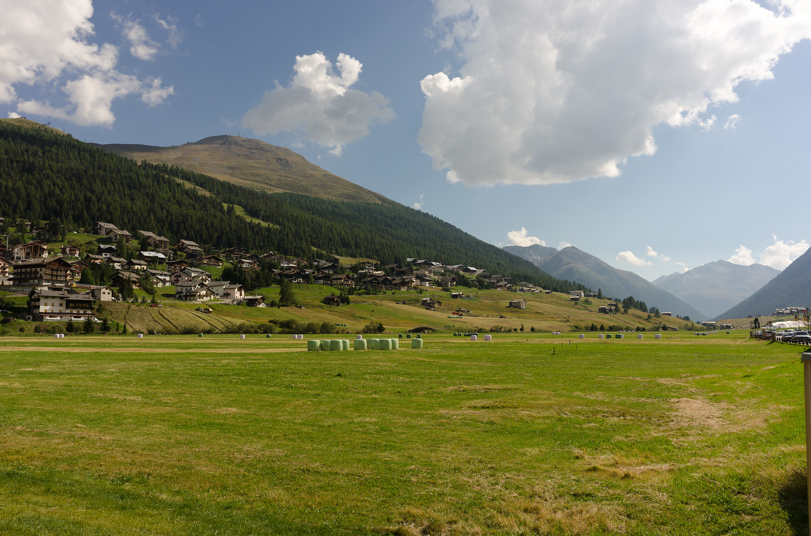 Took me almost as long by public transport as by bike, but finally back in Livigno. Also nice!